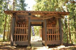 画像:戸波神社と仁王像