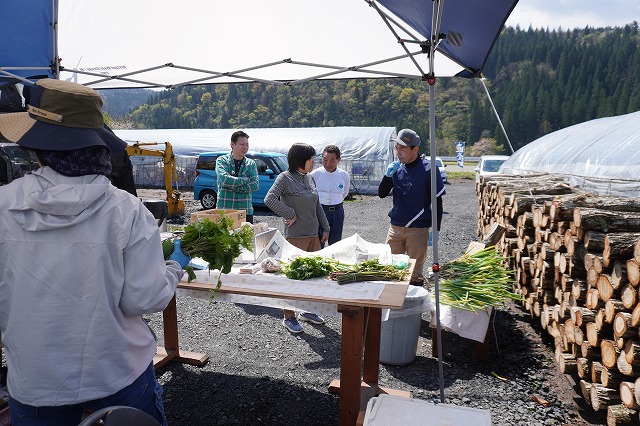 写真：マルシェにいらしたお客