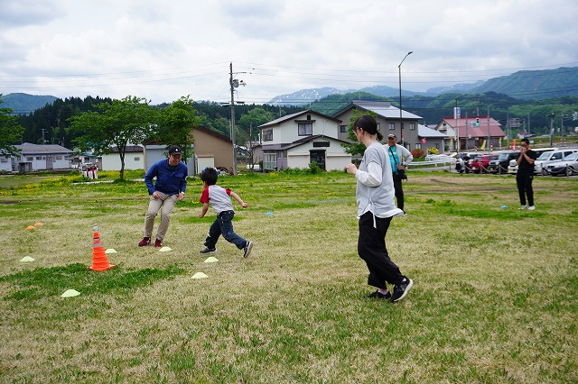 写真：鬼ごっこをしている様子