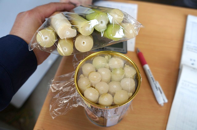 写真：根曲がり竹の缶詰予約コーナー
