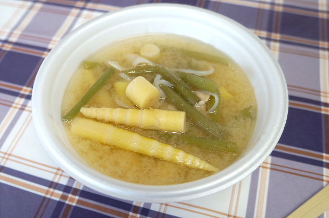 写真：たけのこと山菜ミズの味噌仕立て