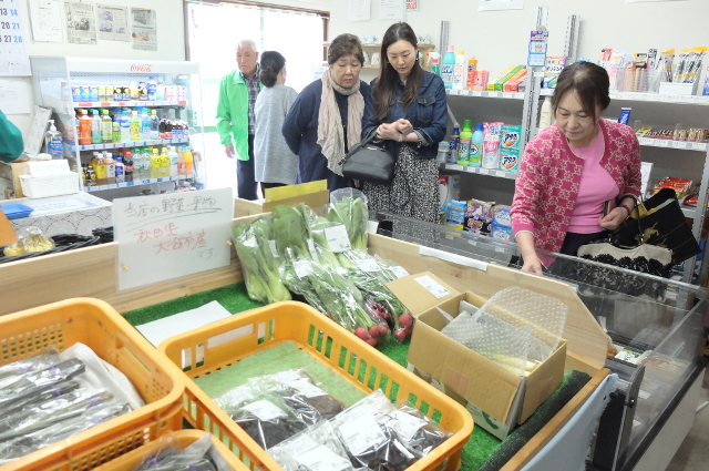 写真：地域内外から多くのお客さんが訪れた