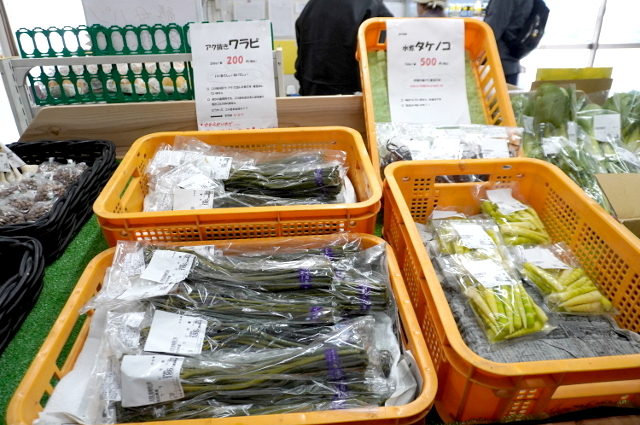写真：ストアたんひで販売されていたわらびの水煮