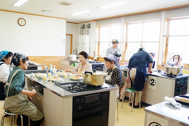 写真：皆で食事