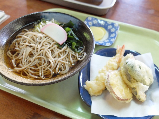 写真：そばと天ぷら
