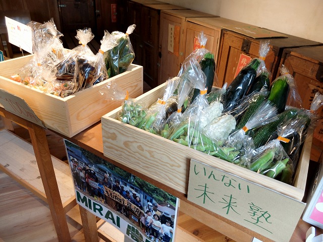写真：販売されている夏野菜