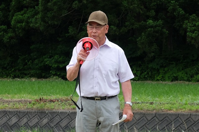 写真・会長が話しているところ