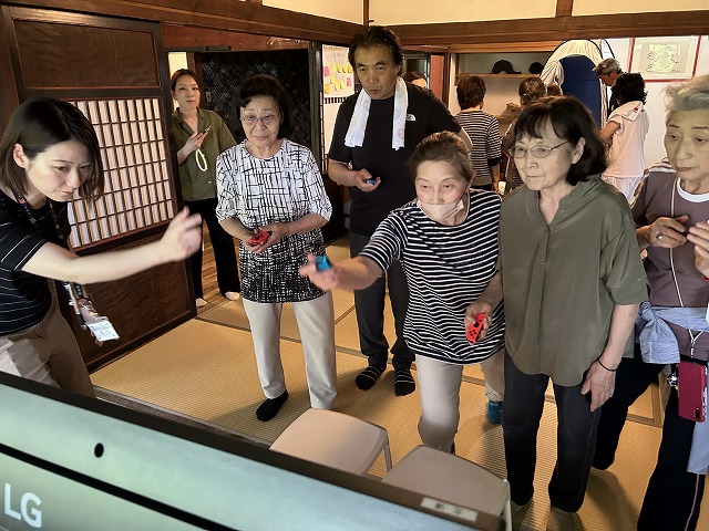 写真：喜ぶ参加者