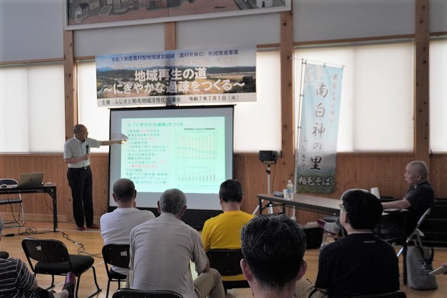 写真：講演する小田切氏
