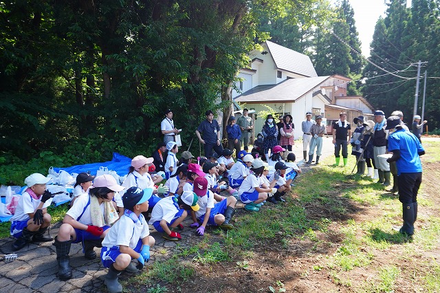 写真：担任教諭の説明