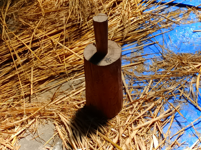 写真：稲をたたいて柔らかくするための道具
