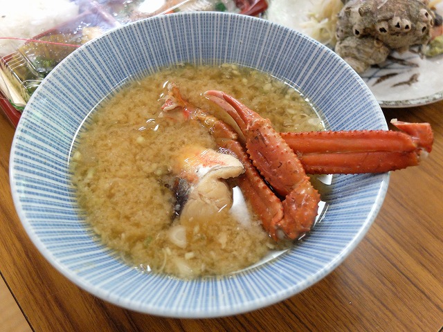 写真:かにの味噌汁