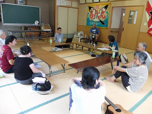 写真:収穫祭の話し合い