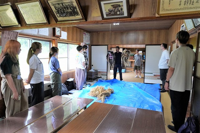 写真：鎌田会長から話を聞く