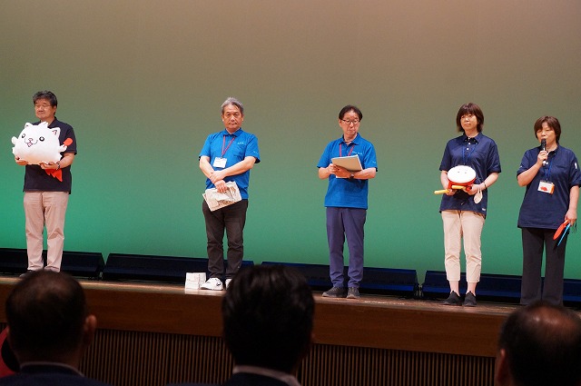 写真：行政、自己紹介