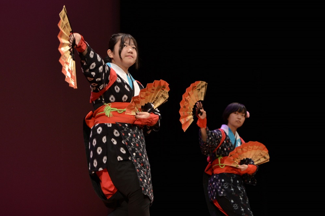 大曲農業高校の開会アトラクションの写真