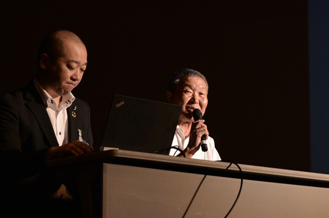 事例紹介で発表する佐々木さんの写真