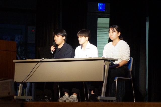 事例紹介で発表する秋田大学の学生の写真