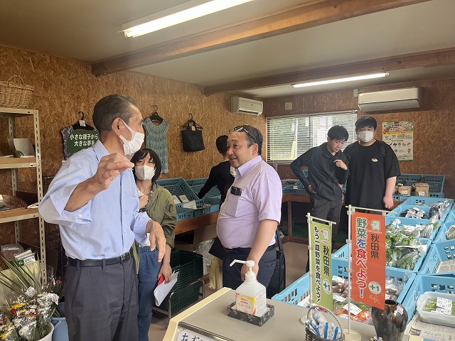 写真：赤田ふれあいスーパー視察の様子