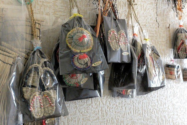 写真：わら細工作品