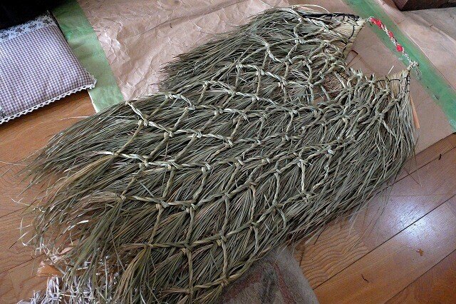 写真：編まれたケラ