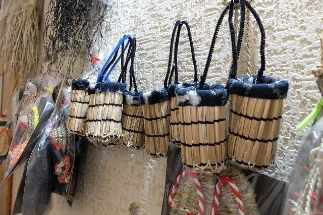 写真：わら細工作品