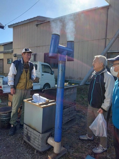 写真:横堀地区での焼き芋販売の様子