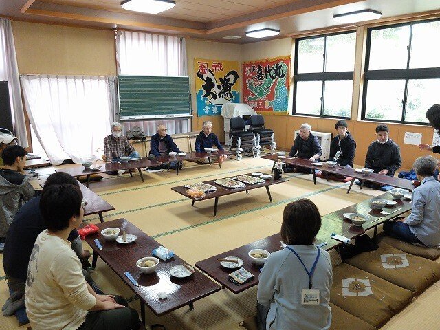 参加者の食事風景