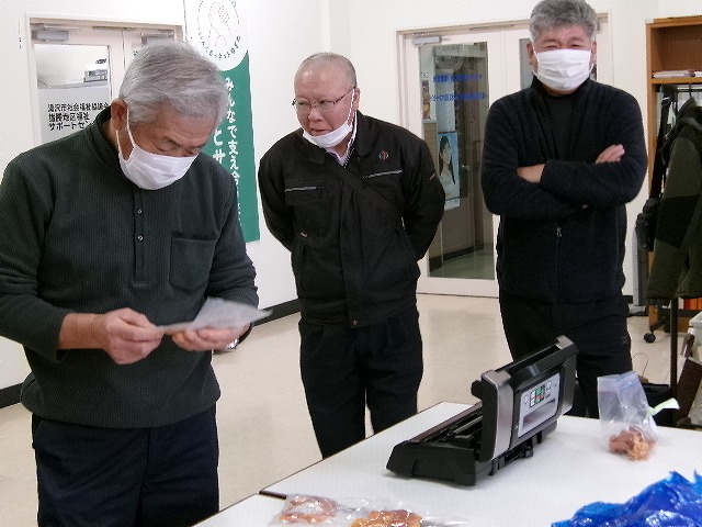 話を聞く駒形住民