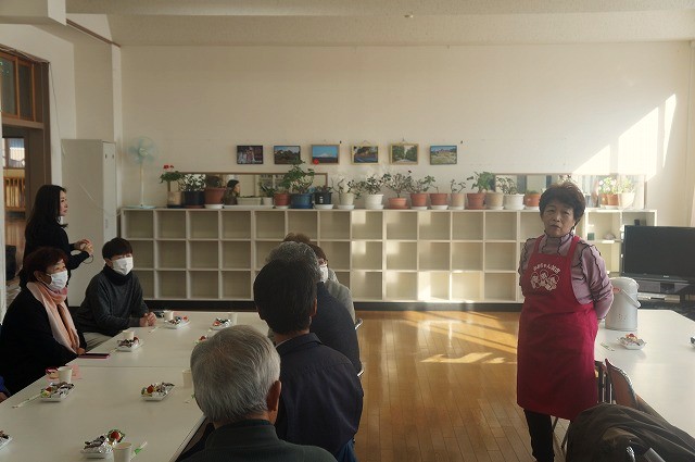 説明する高嶋代表