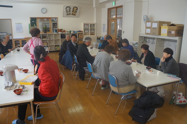 高嶋代表の話を聞く駒形の人々