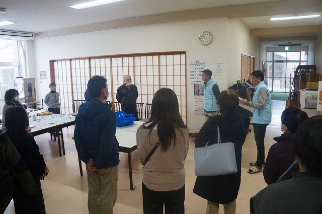 横堀地区の話を聞く駒形の人々