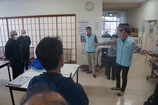 事務局の方が話している