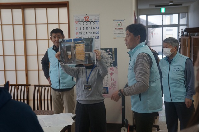 横堀地区の活動について話す事務局