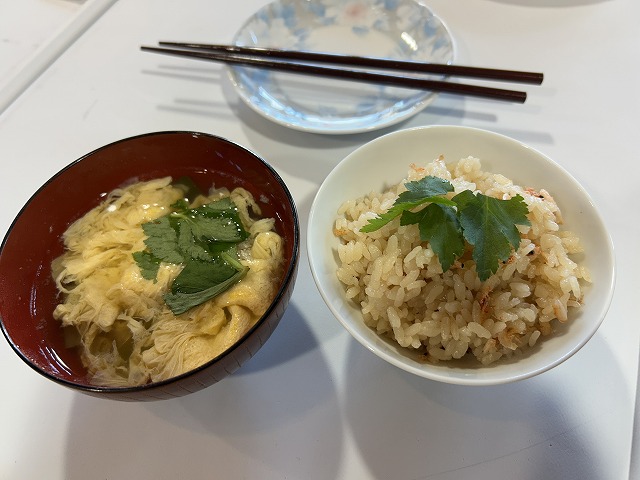 写真　炊き込みご飯