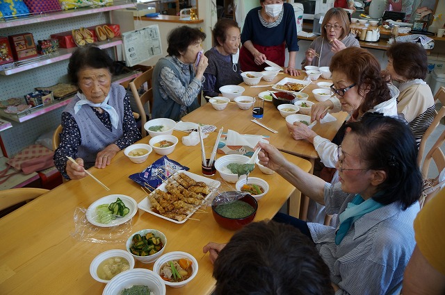 写真　会食
