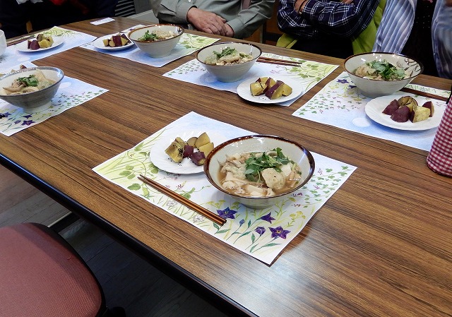 写真　配膳