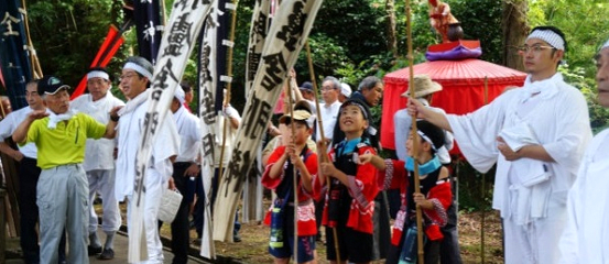 画像：赤田大仏まつりに集まった人々
