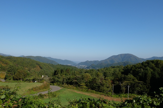 画像：若畑集落から見える皆瀬地区の風景