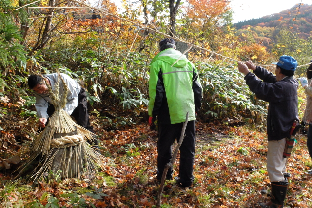 画像：人形道祖神の衣替え