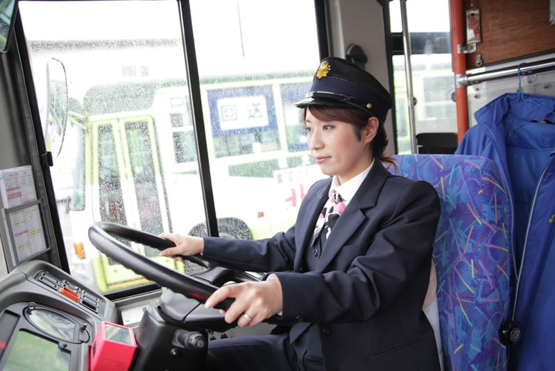 選択した画像 女性運転士 バス 286765京 急 バス 女性運転士