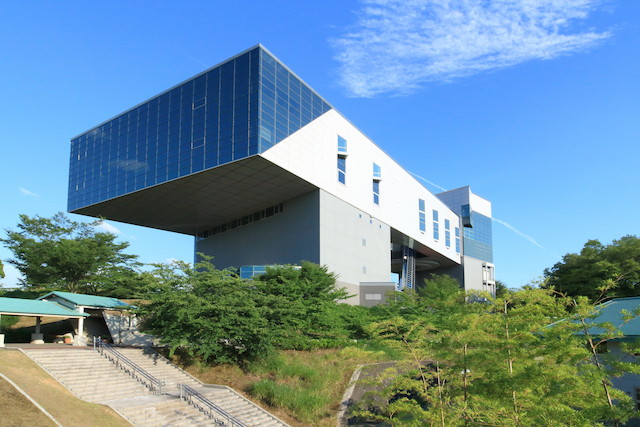 秋田県立近代美術館