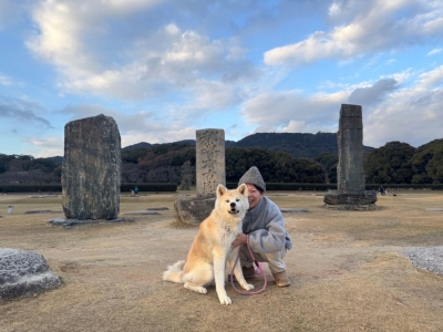 大館から福岡に来た秋田犬「あこ」が雪と対面