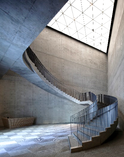 秋田県立美術館 螺旋階段