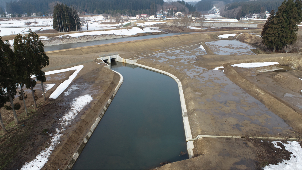 河川災害復旧助成工事　一級河川 楢岡川（排水樋門取付護岸工部分）