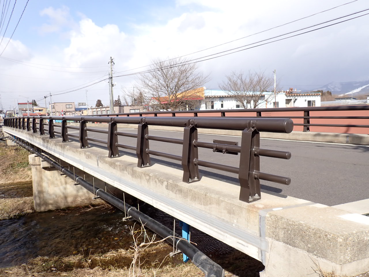 道路メンテナンス工事（橋梁補修）角館六郷線（真昼川橋）　高欄、地覆部近景