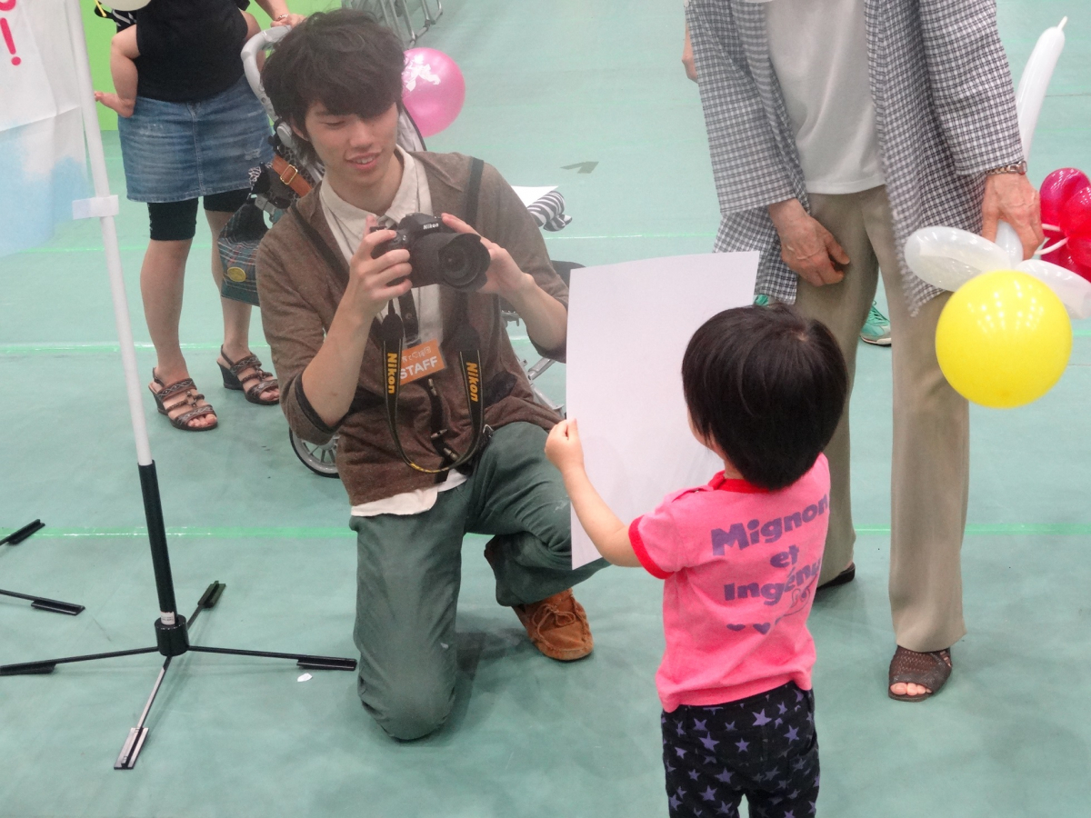 完成した絵をその場で写真撮影